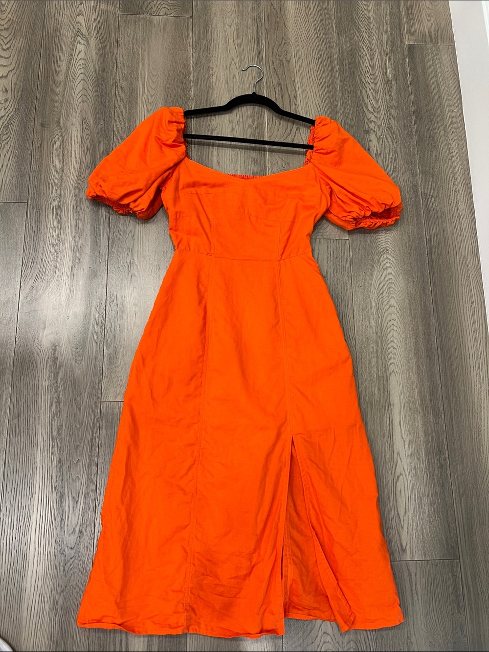 Beautiful vibrant orange midi dress from Banana Republic. Size 4